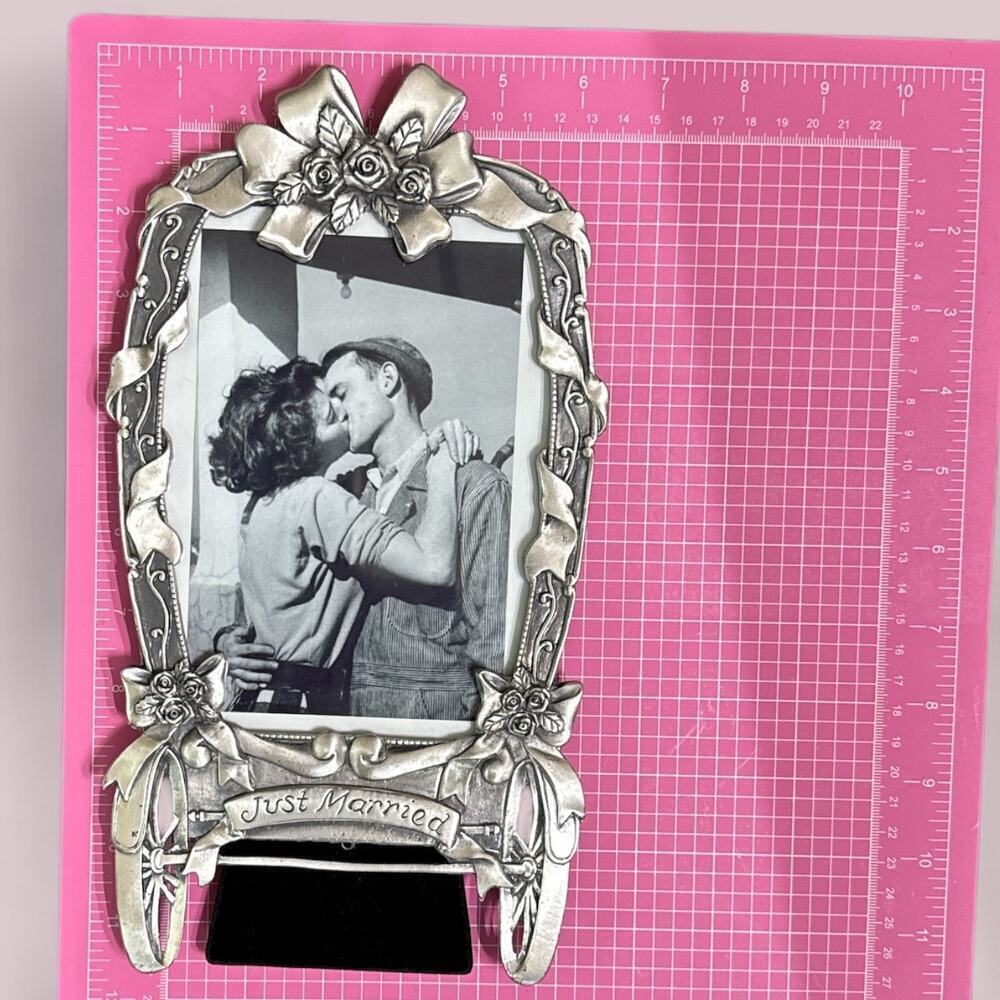 Vintage "Just Married" 5”x7” Picture Frame Carriage Car Bows Silver Tone Rose - Picture 4 of 7